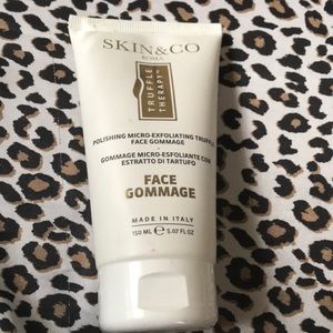 Exfoliating face cleanser